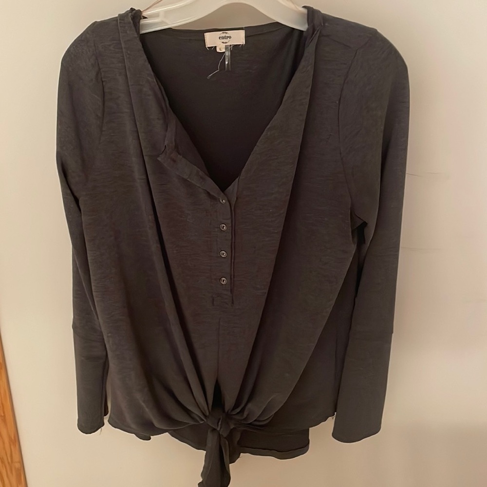 Charcoal gray Entro long sleeve shirt with center tie. Size L